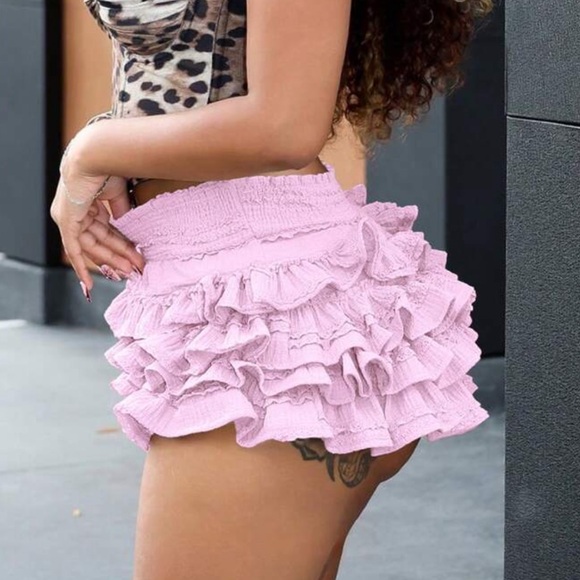Light Pink Ruffle Shorts - Large - Picture 2 of 2